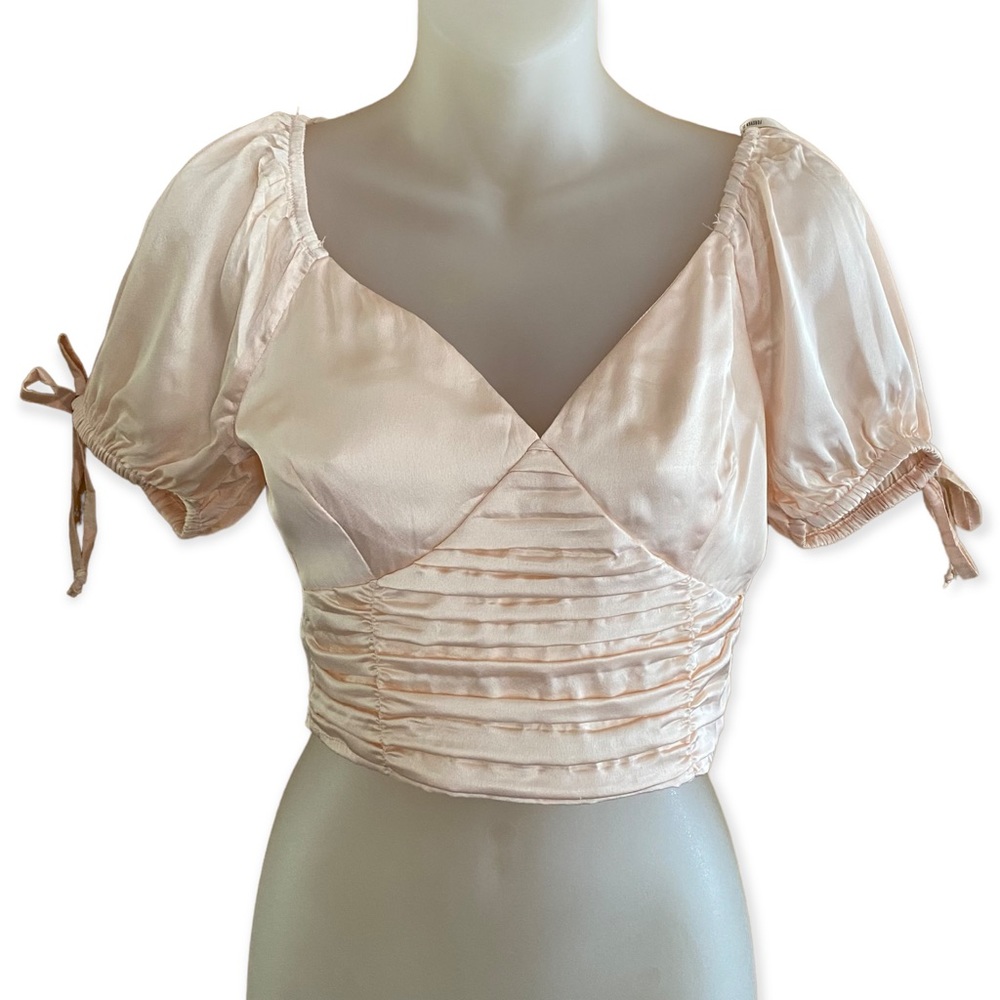 Forever 21 • Pink Sweetheart Neck Puffed Sleeve Blouse